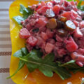 Bietensalade met appel, augurkjes en rucola