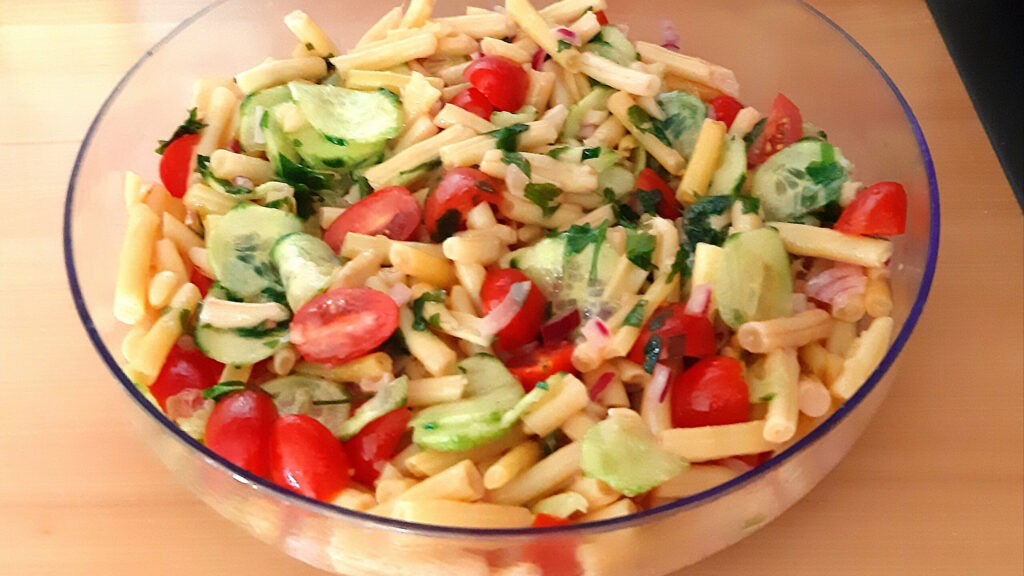 Boterbonensalade met tomaat en komkommer