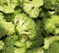 Roergebakken broccoli met hamreepjes en mosterdroom