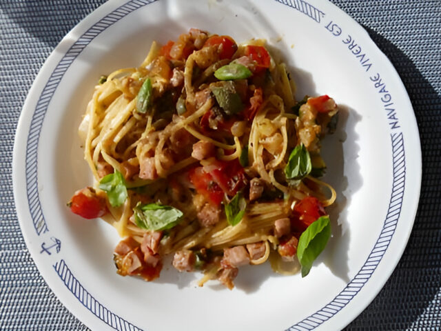 Camping gemak : Linguine met romige courgette-basilicumsaus…