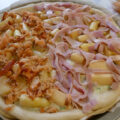 COMBI – PIZZA asperges, warm gerookte zalm en gekookte gerookte ham.