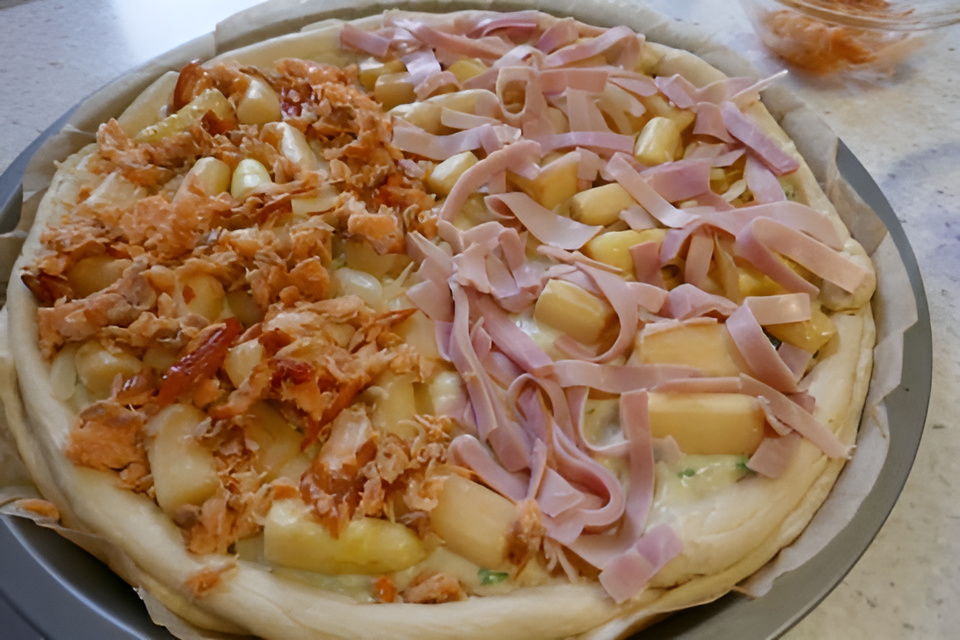 COMBI - PIZZA asperges, warm gerookte zalm en gekookte gerookte ham.