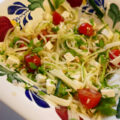 Courgetti salade met saladekaas en pijnboompitjes…
