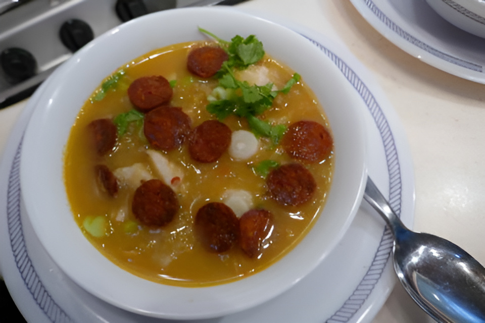 Duitse spitskoolsoep met kabeljauw en chorizo
