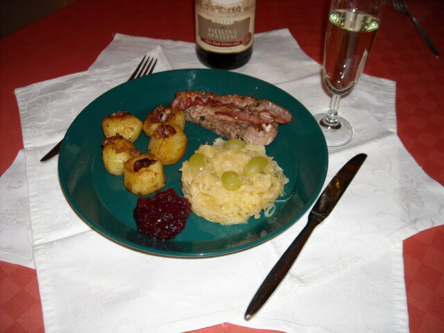 Fazantfilet rmet Rieslingzuurkool, druiven en spekaardappelen