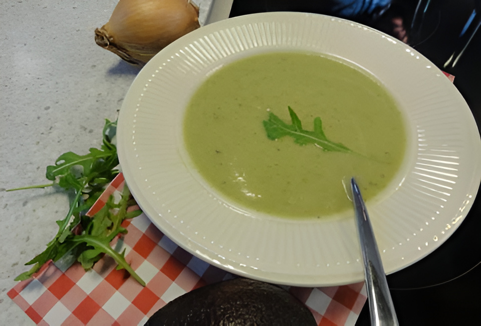Fluweelzachte courgette- avocadosoep