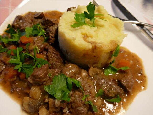 Franse Runderstoof met groente…….en aardappel – bloemkoolpuree