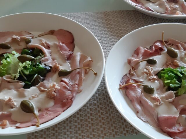 Carpaccio van fricandeau met tonijnsaus
