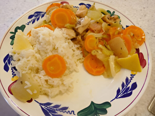 Fris en fruitig Zomerstoofje met prei , kip en perzik