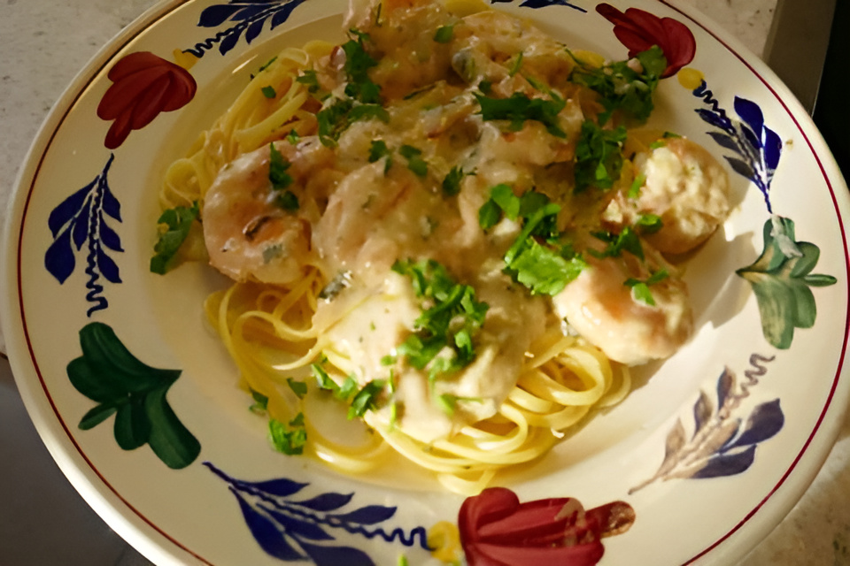Gamba's in citroenroomsaus op een bedje van linguine.