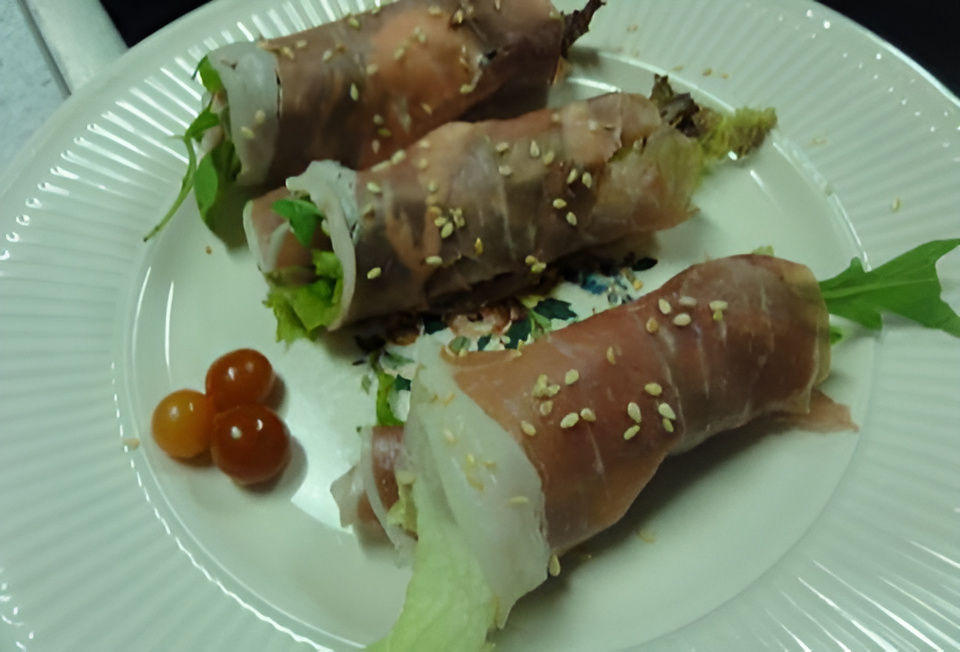 Ganda ham rolletjes met salade.