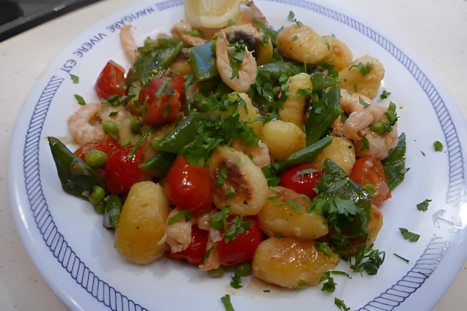 Gebakken Gnocchi met Groene Groentjes en Garnalen....