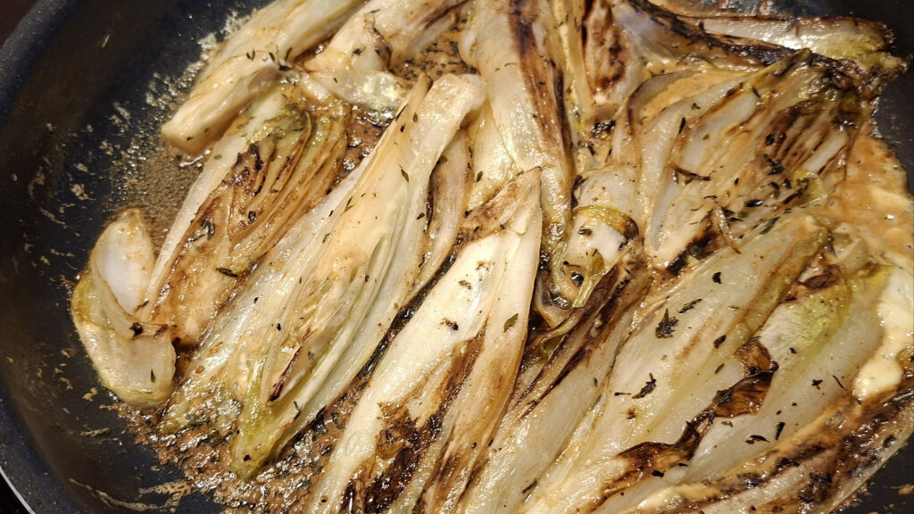 Gebakken witlof met crème fraîche