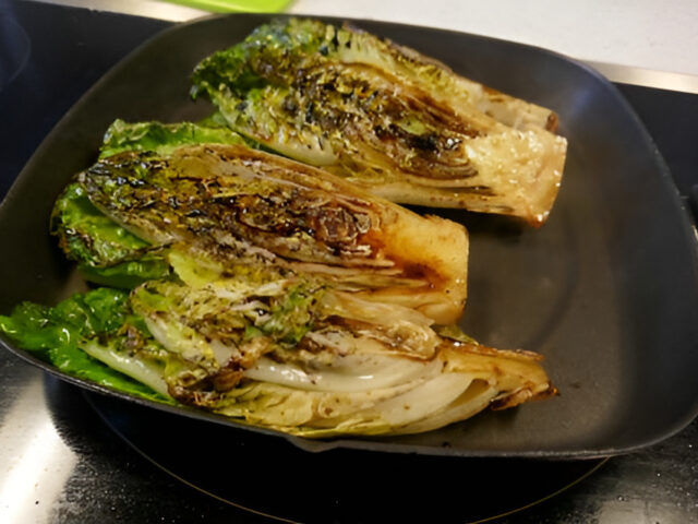 Gegrilde Little Gem met zelfgemaakte Balsamico siroop….
