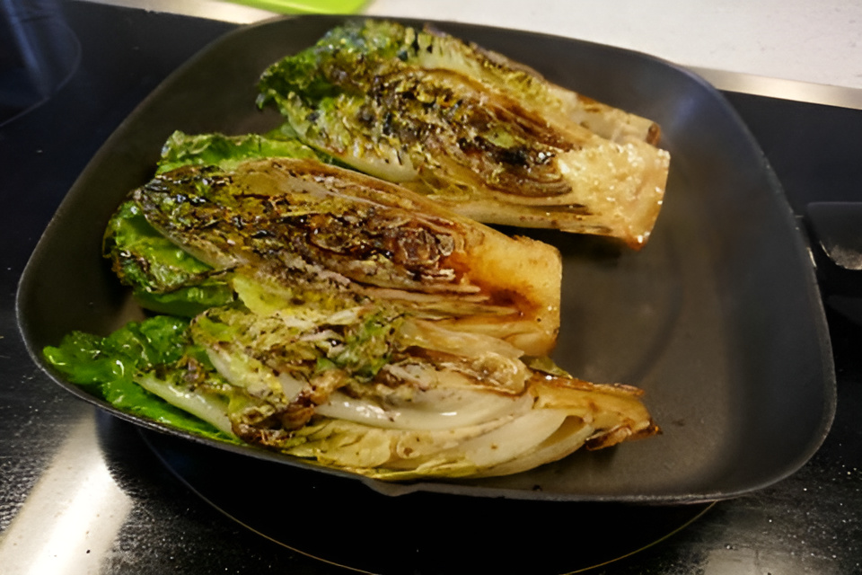 Gegrilde Little Gem met zelfgemaakte Balsamico siroop....