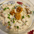 Gerookte kip salade met walnoten en een geweldige smaak en bite.