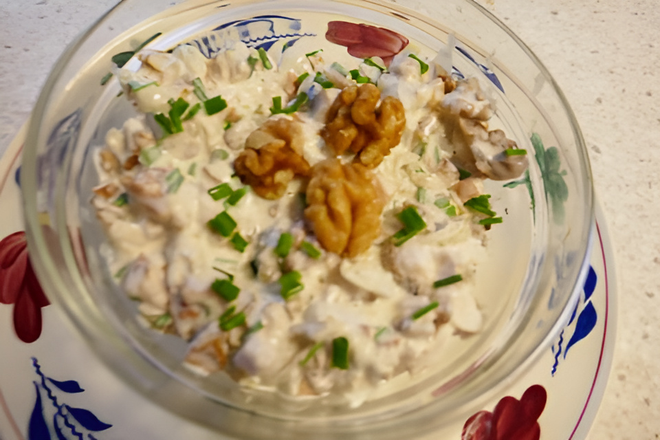 Gerookte kip salade met walnoten en een geweldige smaak en bite.