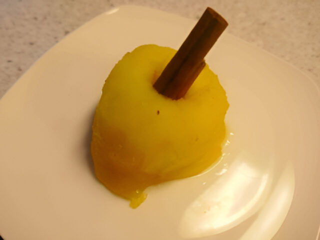 Gestoofde appel met honing en kaneel