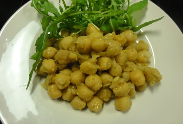 Gezond Surinaams Snackje met kikkererwtjes van mijn zus.