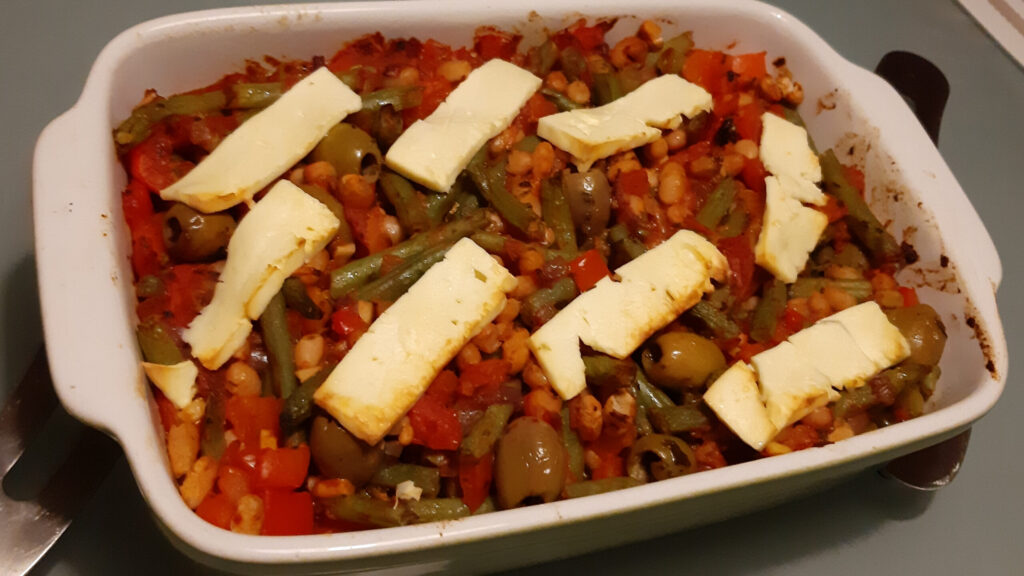 Griekse bonenschotel met feta