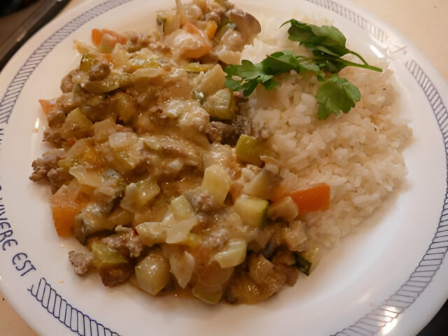 Groene Groente Curry met gehakt en rijst + een gele currypasta.