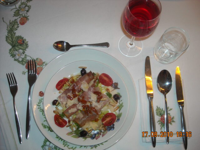Knapperige gevulde rolletjes Parmaham of rauwe ham