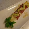 Hapje met asperges licht gerookte rauwe ham en avocado crème…..