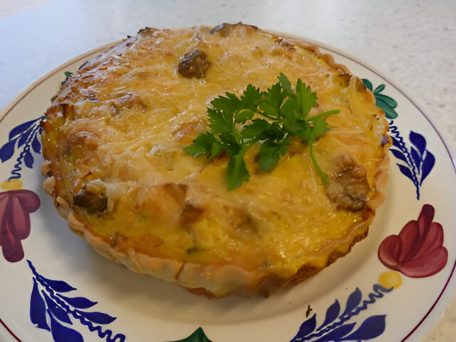 Hartig taartje met prei, champignons, spekjes en een vleugje kerrie…