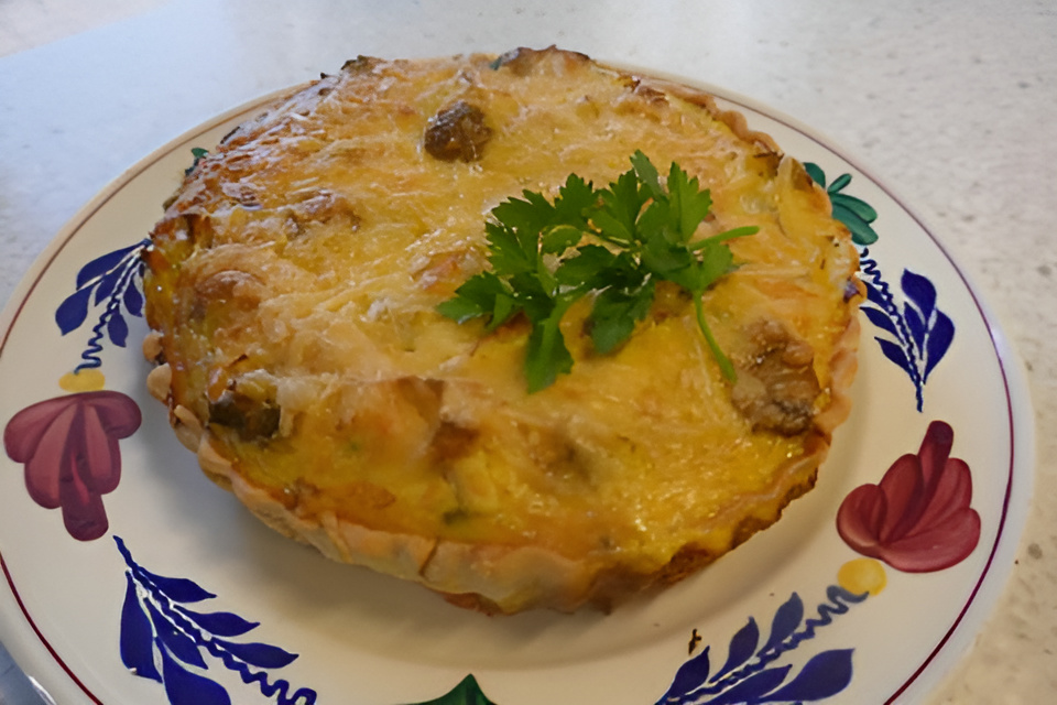 Hartig taartje met prei, champignons, spekjes en een vleugje kerrie...