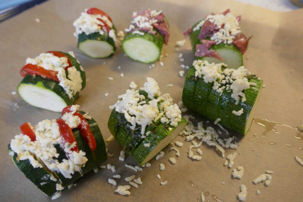 Hasselback Courgette uit oven of van de bbq.....met veel variaties.