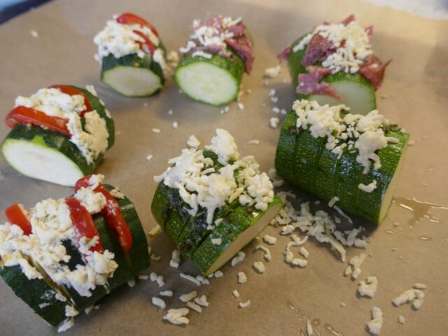 Hasselback Courgette uit oven of van de bbq…..met veel variaties.