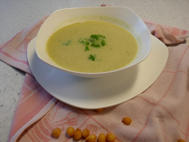 Heerlijke zacht romige Broccoli-Courgette soep met Boursin……..
