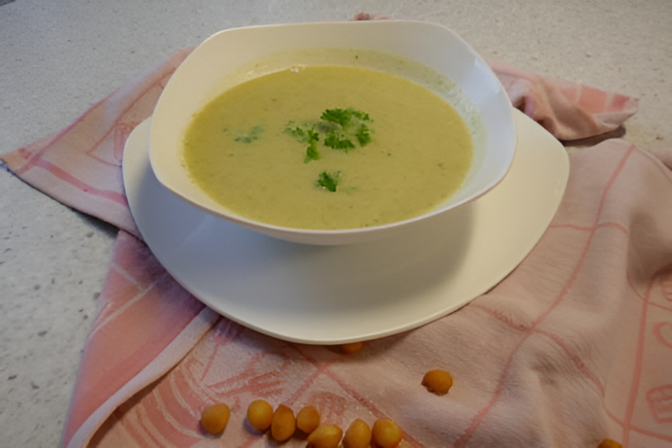 Heerlijke zacht romige Broccoli-Courgette soep met Boursin........