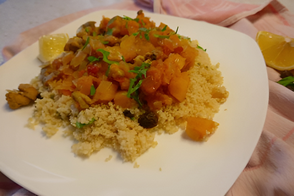 Herfstig pompoenstoofje met kippendij en couscous van Project Gezond.