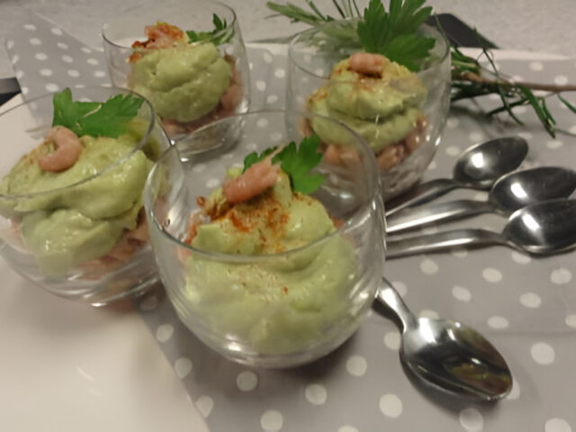 Hollandse garnaaltjes met avocadomousse