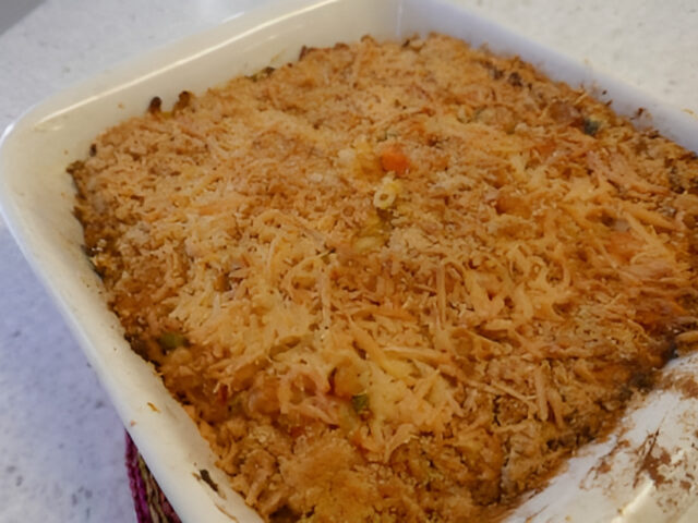 Indische macaroni ovenschotel.