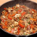 Italiaanse gekruide linzen met gebakken champignons, gedroogde tomaten, pesto en paprika