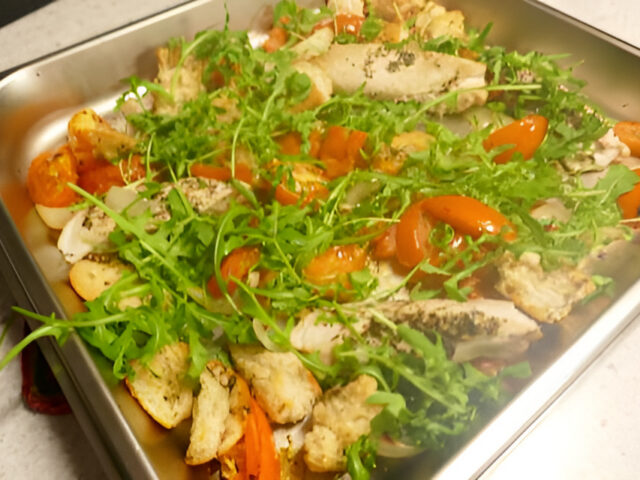 Italiaanse ovenkip met ui, tomaat, rucola en knapperige ciabatta…..