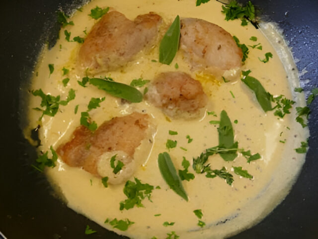 Kippendijtjes in romige honing-mosterdsaus
