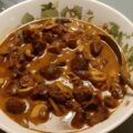 Wildragout (wildzwijn) met paddenstoelen en cranberrycompote uit de slowcooker