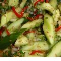 Thaise komkommersalade bij de ((BBQ ))