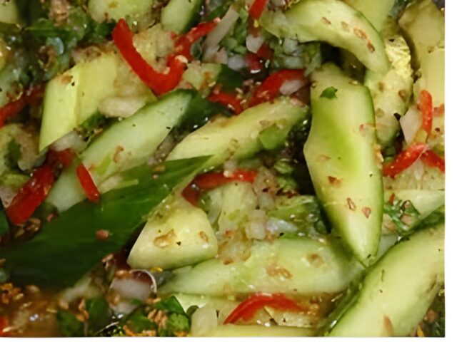 Thaise komkommersalade bij de ((BBQ ))