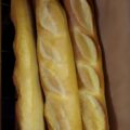 Warm stokbrood met kruidenboter en champignons