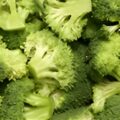 Roergebakken broccoli met hamreepjes en mosterdroom