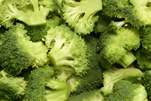 Roergebakken broccoli met hamreepjes en mosterdroom