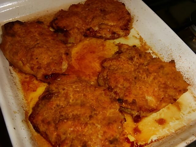 Krokante schnitzels met ham-kaaskorstje uit de oven