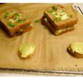 Tosti Funghi met feta, kaas en een eitje.
