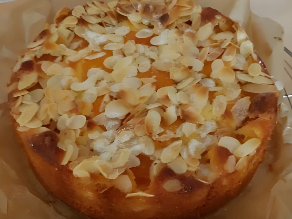 Abrikozentaartje met bitterkoekjes en amandelen