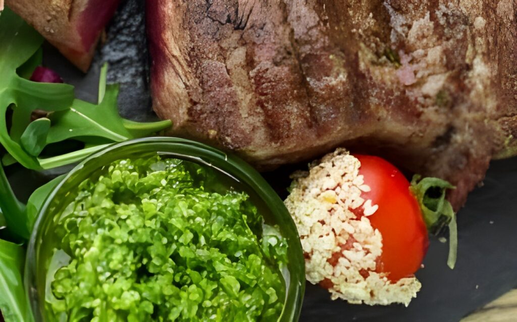 Biefstuk in balsamico-wijnsaus met groene pesto