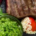 Biefstuk in balsamico-wijnsaus met groene pesto